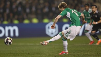 Ентони Гордон је постигао четири као Њукасл закуцао Карабаг у првој утакмици