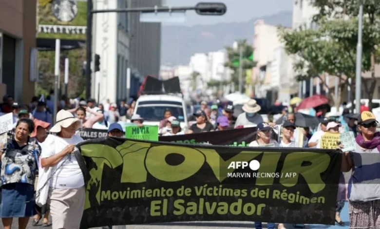 Рођаци затвореника протестују против произвољних суђења у Салвадору