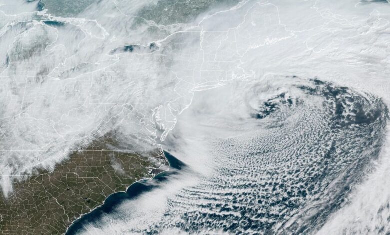 Историјски мећава на источној обали искључује снагу за стотине хиљада — а још није готово