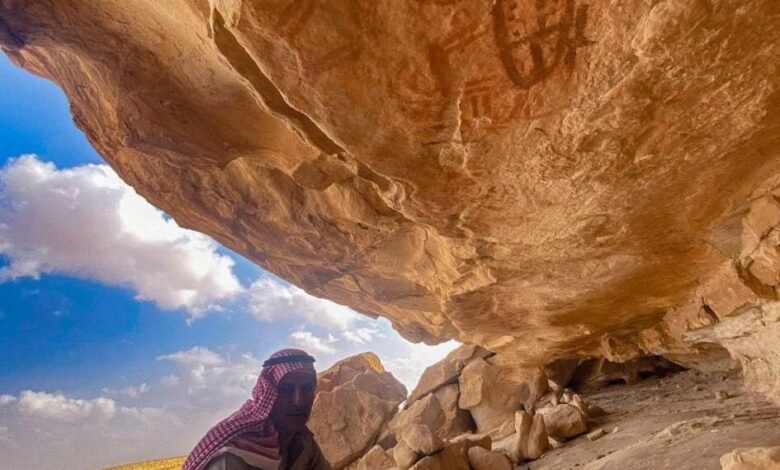 Древна камена уметност која приказује ловце и геометријске облике откривена у египатској пустињи Синај — и обухвата период од 10.000 година