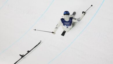 Звезда Зимских олимпијских игара Ајлин Гу пада док брани круну фреески халфпипе-а