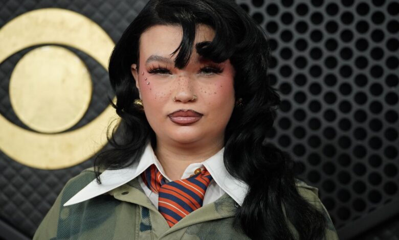 Лола Иоунг најављује први повратнички наступ од отказивања турнеје