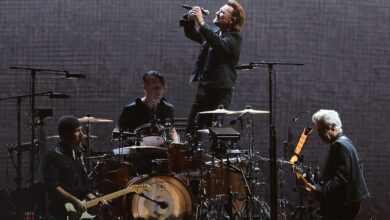 У2 дебитује песма у част активисткиње из Минеаполиса Ренее Гоод У2 дебитује песма у част активисткиње из Минеаполиса Ренее Гоод