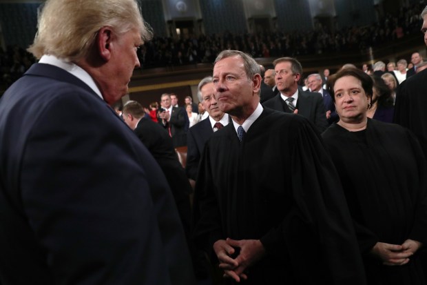 Трамп исмијава „врховни суд“ и обећава да ће увести нове царине након великог губитка Трамп исмијава „врховни суд“ и обећава да ће увести нове царине након великог губитка