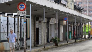 Јапанска полиција ухапсила мушкарца након што су три особе избодене ножем у библиотеци Јапанска полиција ухапсила мушкарца након што су три особе избодене ножем у библиотеци