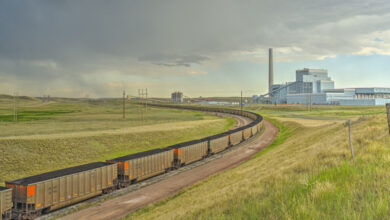 Трамп наређује војсци да склопи споразуме са електранама на угаљ