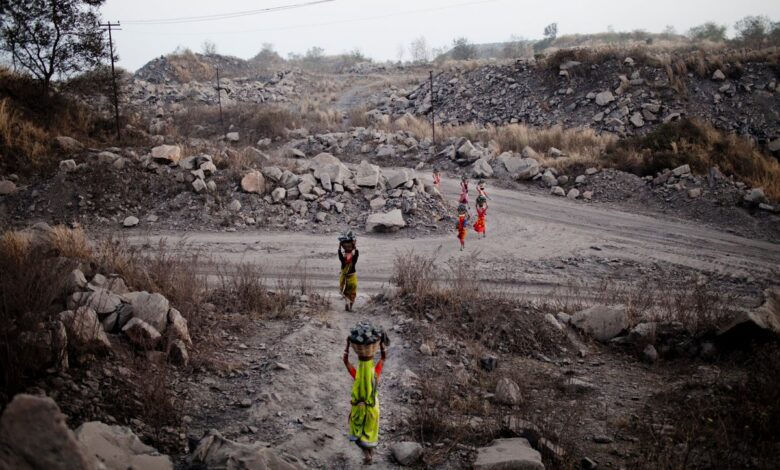 Најмање 27 погинулих у експлозији у илегалном руднику угља „пацовска рупа“ у Индији