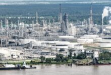 Антимонополска тужба у Мичигену каже да су нафтне компаније ометале електрична возила и обновљиве изворе енергије