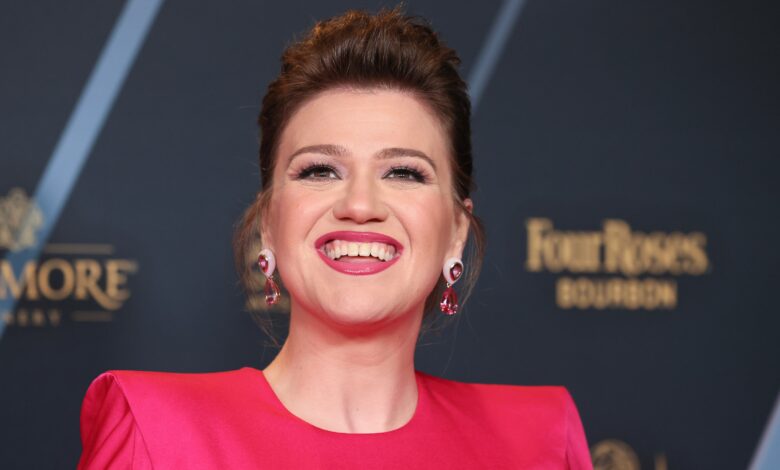 Кели Кларксон описује „стварно тешку“ одлуку да прекине ток шоу Кели Кларксон описује „стварно тешку“ одлуку да прекине ток шоу