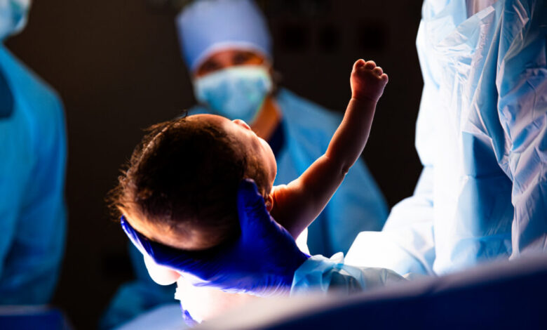 Новорођенче умире након што мајка пије сирово млеко током трудноће