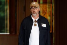 Кејси Васерман ће продати агенцију усред скандала са Епштајновим досијеима