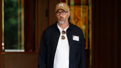 Кејси Васерман ће продати агенцију усред скандала са Епштајновим досијеима