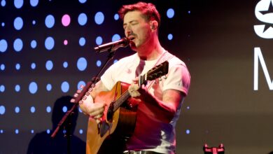 Фронтмен групе Мумфорд анд Сонс Маркус Мамфорд реагује на то што се нумера користи у видео снимцима против ИЦЕ-а