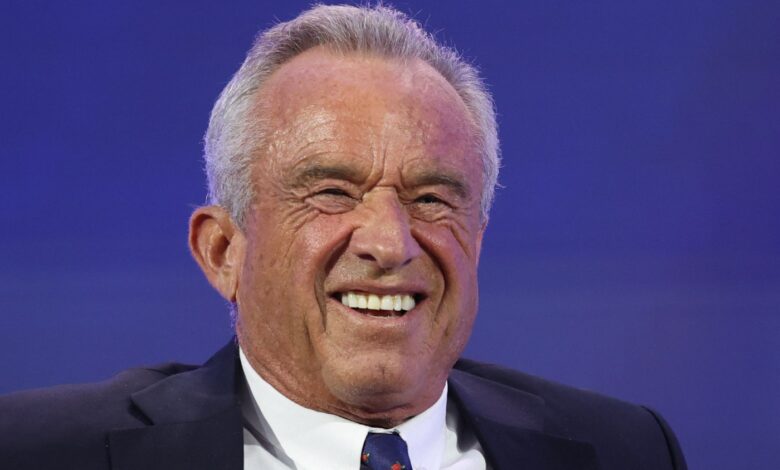 РФК Јр. признаје да је шмркао кокаин са дашчица тоалета