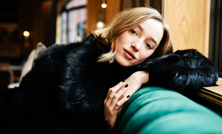 Фиби Дајневор глумиће у адаптацији филма „Читање на плажи“ Емили Хенри Фиби Дајневор глумиће у адаптацији филма „Читање на плажи“ Емили Хенри