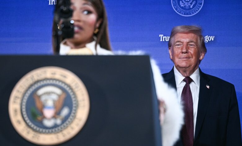 Ницки Минај Кс налог оптужен за коришћење робота за појачавање Ницки Минај Кс налог оптужен за коришћење робота за појачавање