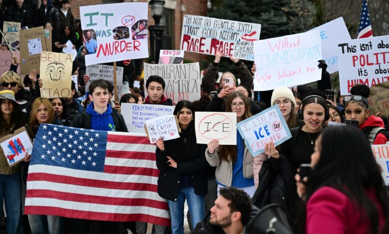 Студенти из Њ се суочавају са дисциплином након што су изашли да протестују против ИЦЕ-а