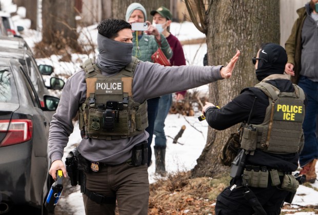 Демократе одбацују понуду Беле куће јер се истиче рок за финансирање ИЦЕ