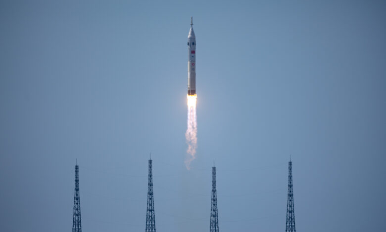 Кина приказује брод Нови Месец и ракету за вишекратну употребу у једном изузетном тесту