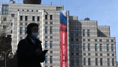 Јужна Кореја тражи од руске амбасаде да уклони огромну заставу „победе“ пошто се назире годишњица рата у Украјини