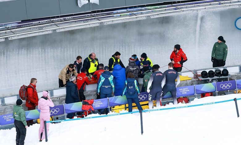 Пилот боба хоспитализован након хорор несреће на Зимским олимпијским играма