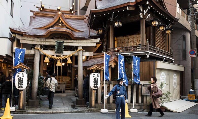 Људи краду бакарне кровне плоче са јапанских шинтоистичких светилишта као вредност метала