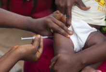 СЗО критикује испитивање вакцине за новорођенчад које финансира САД као „неетичко“