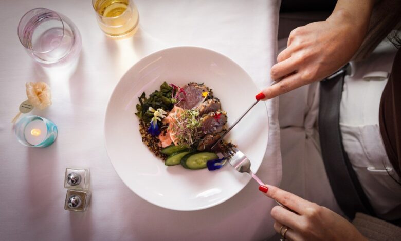 Мени, преглед искуства у пословној класи