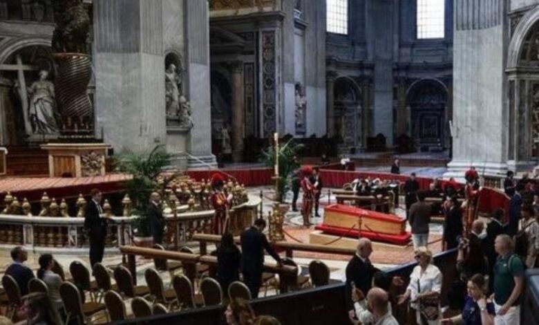 Затварају запаљену капелу папе Фрање након што су примили 250 хиљада верника – Диарио Баста!