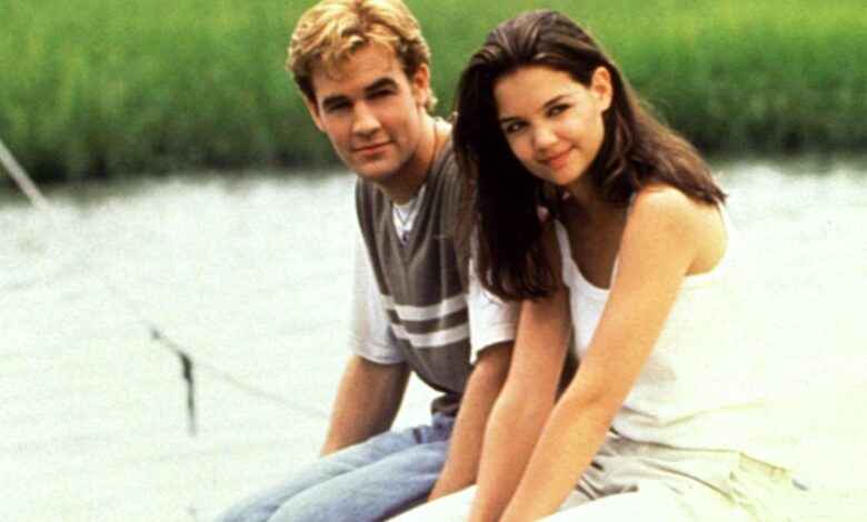 Кејти Холмс оплакује костара Џејмса Ван Дер Бика из серије „Досонов поток“ после смрти