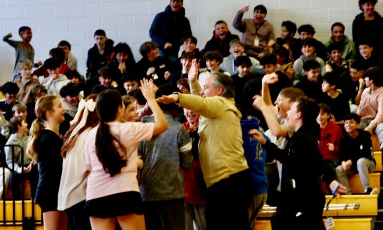 Учитељица са Лонг Ајленда постаје херој са пола ударца без домаћег задатка Учитељица са Лонг Ајленда постаје херој са пола ударца без домаћег задатка