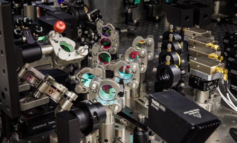 Мицрософт сада може да чува податке 10.000 година на свакодневном стаклу захваљујући ласерском продору