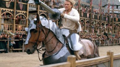 Витезова прича: Краљица. Бовие. Хеатх Ледгер. Није ни чудо што је комедија из 2001. класична