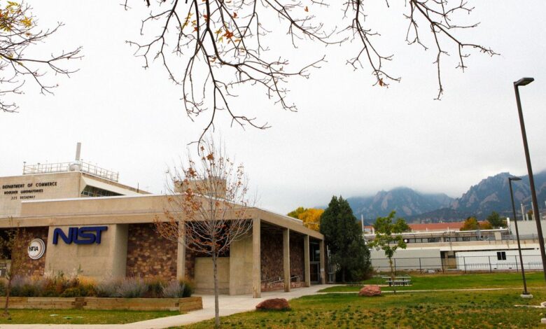 Чини се да водећа америчка истраживачка лабораторија истискује стране научнике Чини се да водећа америчка истраживачка лабораторија истискује стране научнике