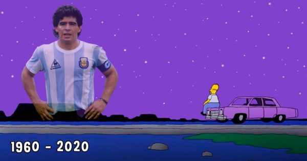 Дијего Армандо Марадона прима Дијега Арманда Марадону на вратима раја