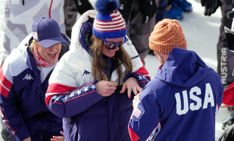 Најновији олимпијски сјај освајача златне медаље Бризија Џонсона? Веренички прстен са сафиром