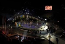 Церемонија затварања Олимпијаде у Милану Кортини предаје заставу Француској – Тхе Мерцури Невс