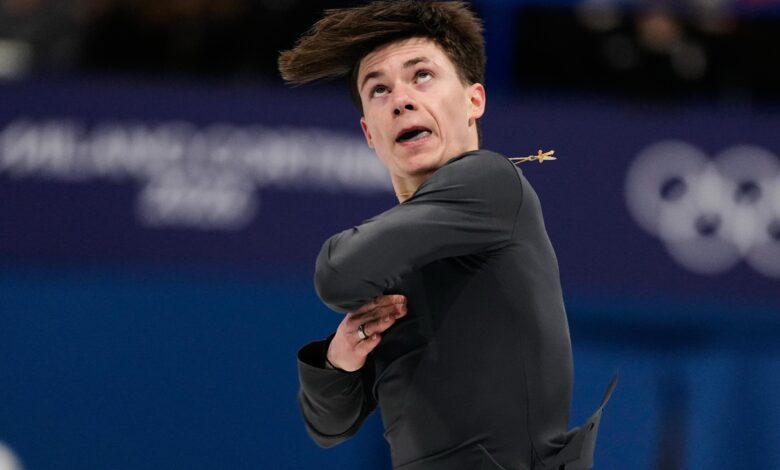 Амерички клизач Максим Наумов одаје почаст својим покојним родитељима испуњавањем олимпијског сна који је поделио са њима Амерички клизач Максим Наумов одаје почаст својим покојним родитељима испуњавањем олимпијског сна који је поделио са њима