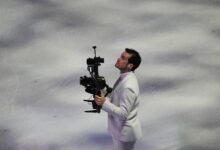 Бивша играчица клиза на леду Олимпијског клизалишта као камерман