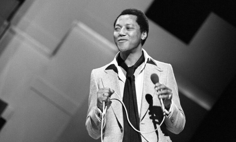 Британска фолк икона Лаби Сифре (80) најављује први нови албум за 28 година