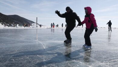 Кинески туристи страхују да су мртви након што је аутобус потонуо у руско језеро Бајкал