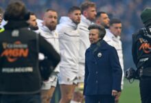 Енглески репрезентативац Џо Хејс открива да га је принцеза Ан збунила са звездом издајника Џоом Марлером пре Купа Калкуте