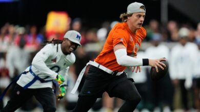 Јое Бурров говори о новој фризури која је дебитовала на фотографијама са НФЛ Супер Бовл 60 усред бенгалке ван сезоне