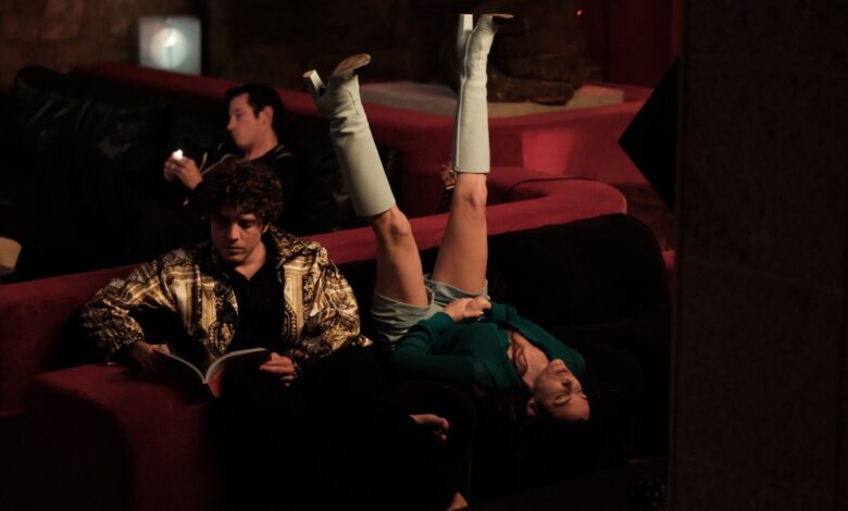 Цаллум Турнер, Елле Фаннинг у Мрачној сатири