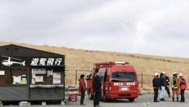 Три тела пронађена на месту пада хеликоптера у јапанском вулканском кратеру Моунт Асо