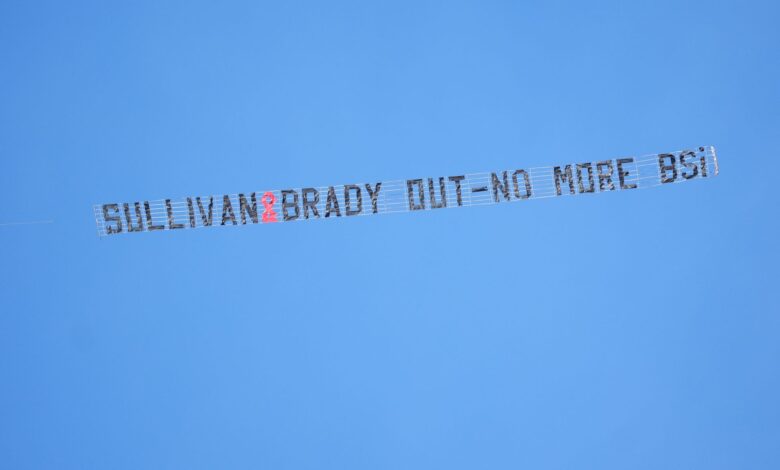 Запањујући играч Крисенсија Самервила у продужецима поштеде црвенило Вест Хема након што навијачи протестују против власника