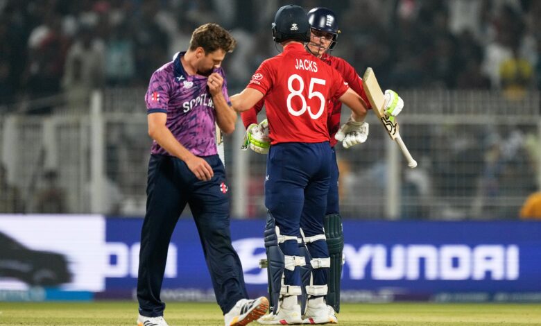 Том Бантон блиц спасава Енглеску у нервозној победи Т20 на Светском првенству над Шкотском