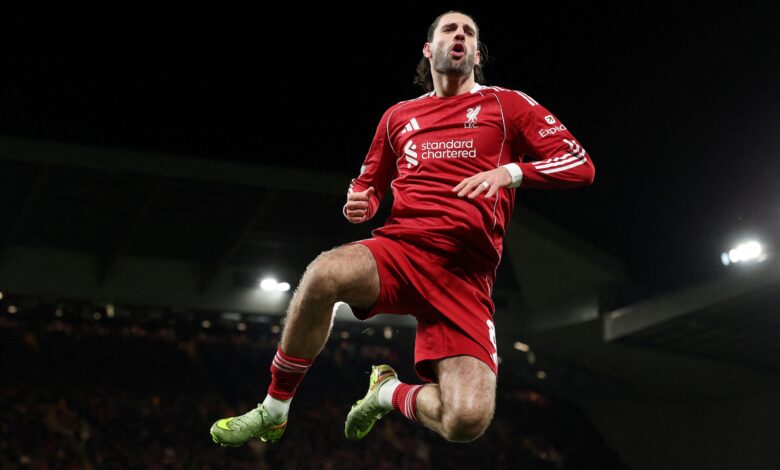 Унутар енергетске сезоне главног лика Доминика Собослаија и неизбежног поређења са Ливерпулом