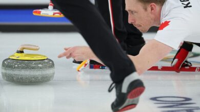 Зимске олимпијске игре уживо: Тим ГБ игра против Канаде у карлинг утакмици која се мора победити у позадини оптужби за варање