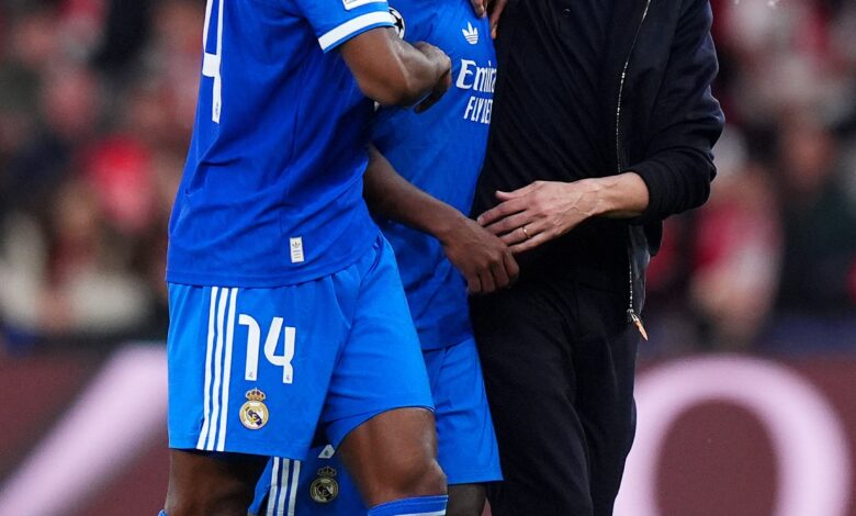 Виницус Јр одговара на наводни расистички инцидент након што је Реал Мадрид обустављен окршај Лиге шампиона са Бенфиком